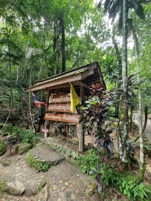 Mae Kampong, waterfall, wooden signs