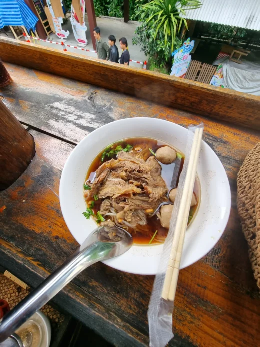 Soi Gloijai, beef khao soi bowl
