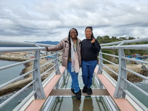 Pitstop in Uljin skywalk with Robyn-Vacation habits at home
