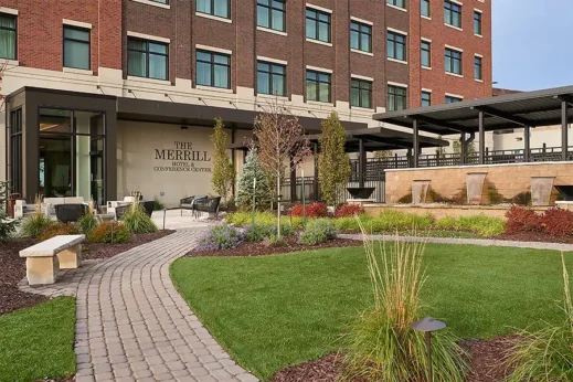 Merrill Hotel Muscatine entrance, best attractions in Muscatine, best attractions in Muscatine