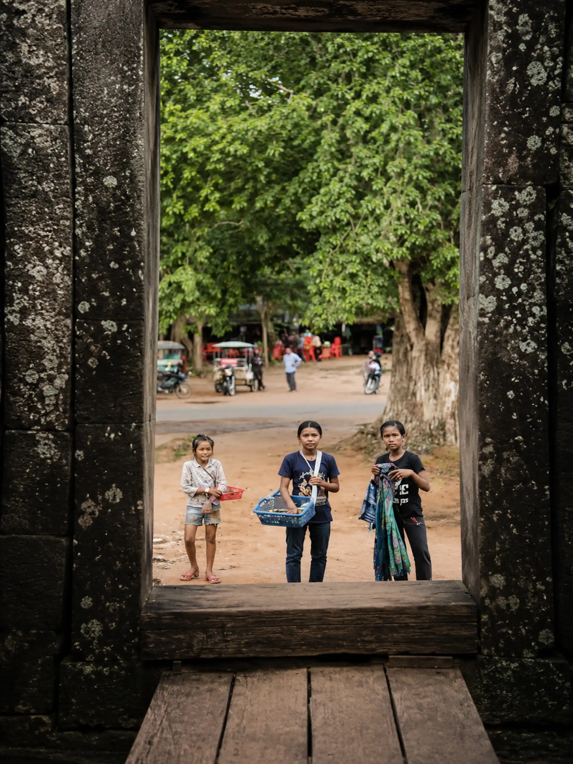 children working tourist destinations