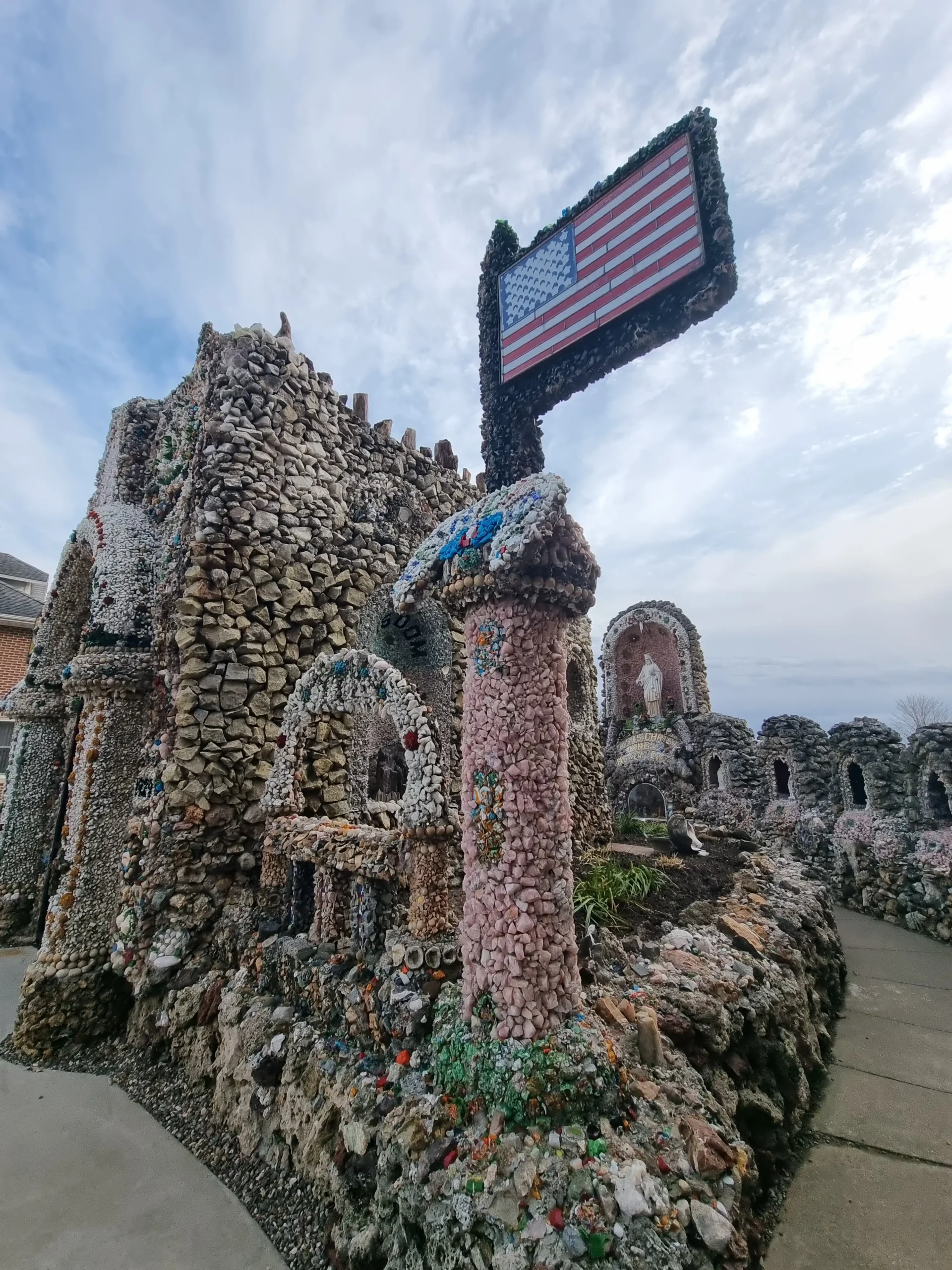Dickeyville, US flag, grotto