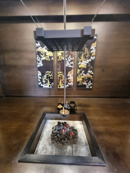 Hinoki Land, heating coal, wooden palace