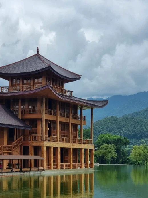 Hinoki Land lake