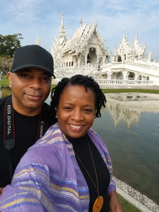 chiang-rai-white-temple-couple-portrait