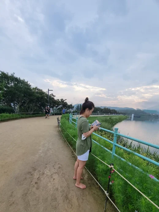Barefoot hiking, Suseong Lake, South Korea
