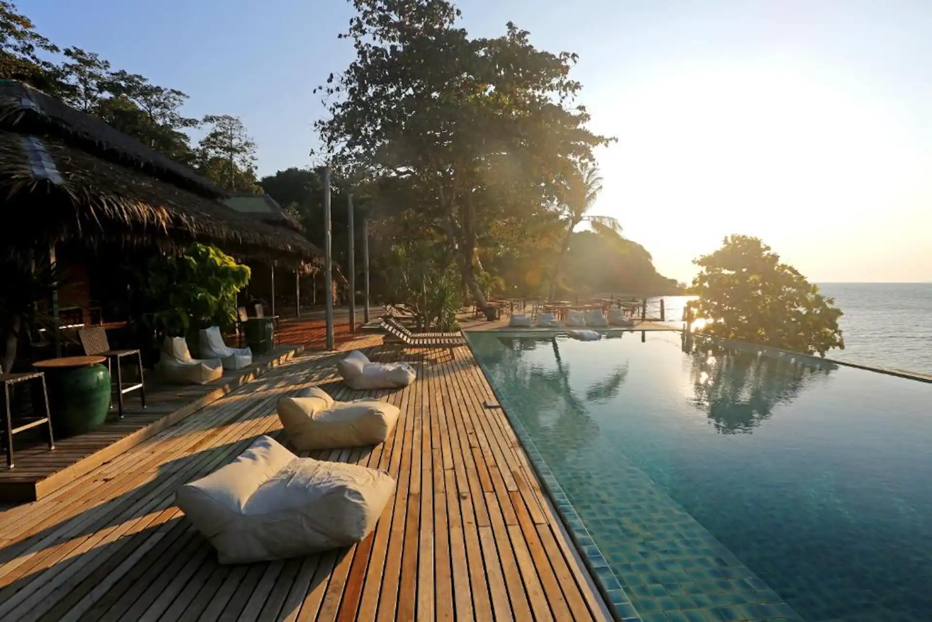 Koh Munnork, pool and pool deck