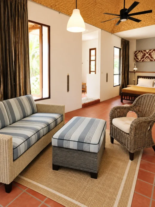 Koh Munnork, seating area