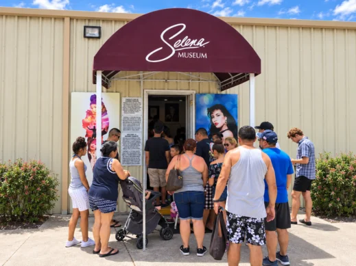 Selena Museum Entrance line