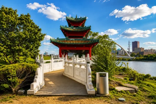 Robert D Ray Asian Garden, Des Moines, pagoda