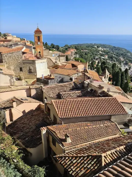 rooftops, day in Èze