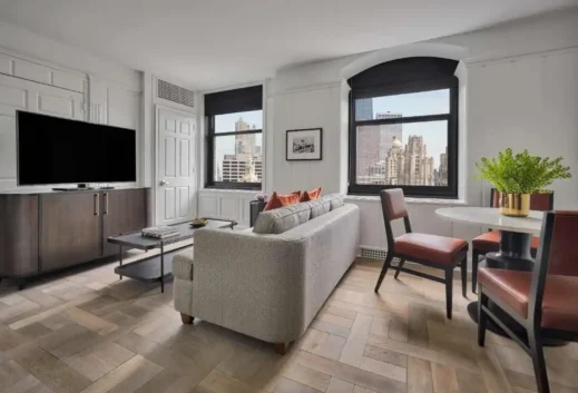 Pendry Chicago suite