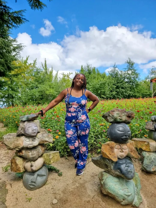 Stacey blue pink jumper statues South Korea