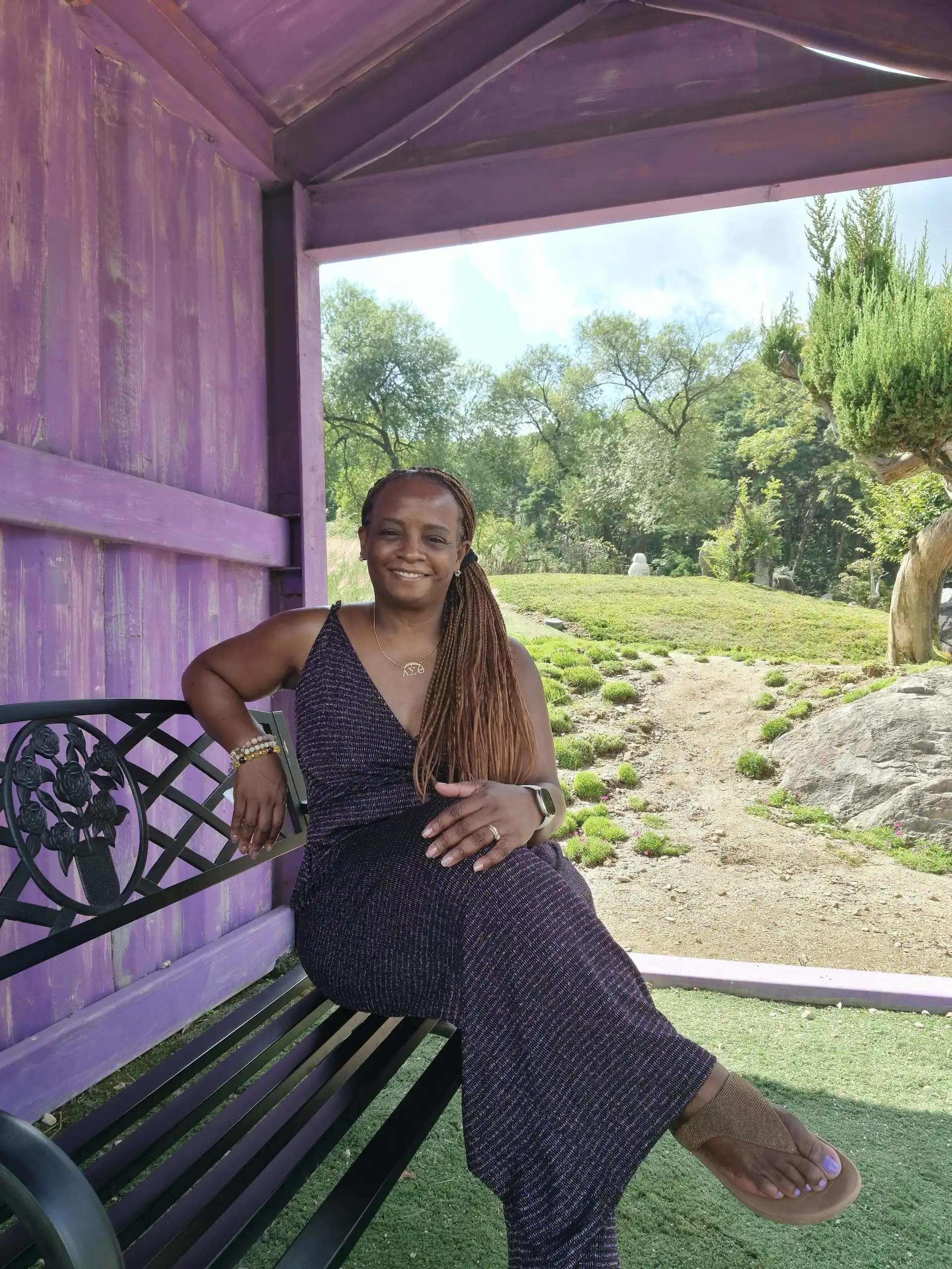 Stacey seated purple shed Gasan Supia Korea