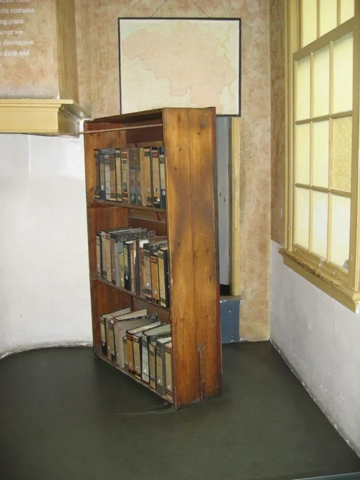 Anne Frank House, hidden bookcase