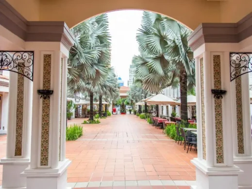 Grand courtyard entrance Village Albert Court Hotel