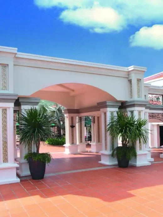 front entrance Village Albert Court Hotel