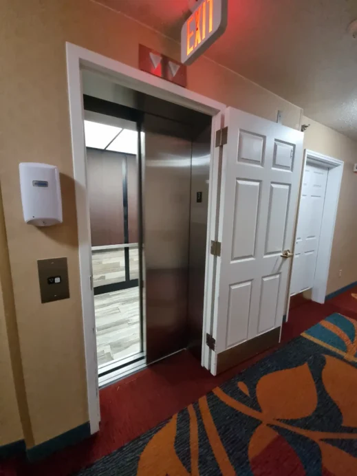 Cedar Rapids wierd elevator