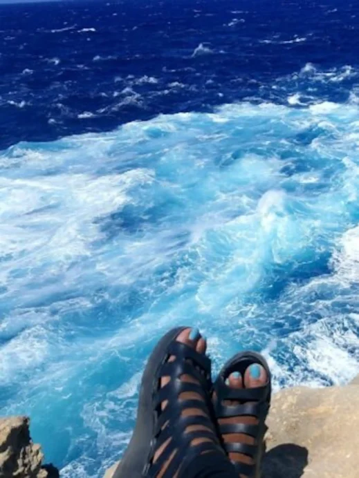 Blue-toe-polish-over-the-Malta-sea-338x450