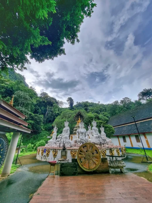 Chiang Dao temple monuments