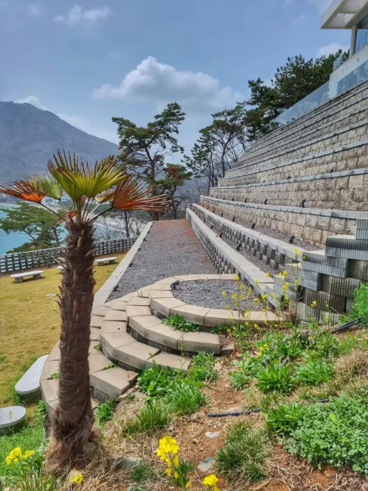 Moi Fin Cafe Yeosu South Korea layered terrace