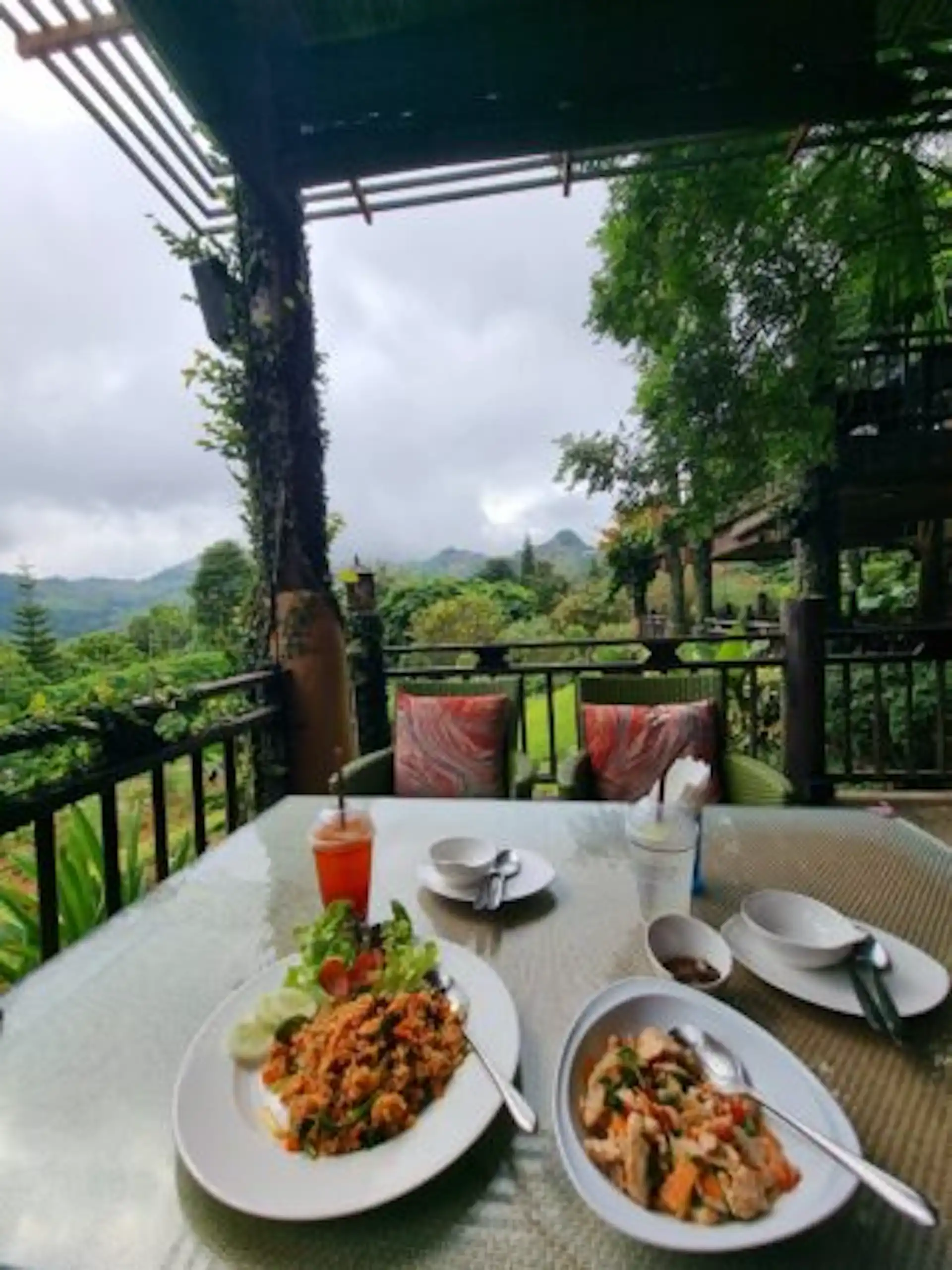 Mon-Jam-Chiang-Mai-food-with Suwat