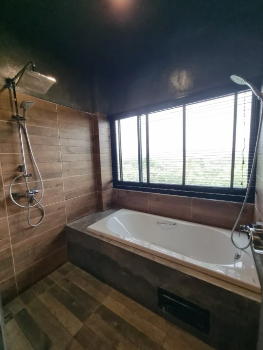 The View, wooden panelled, bathroom, tub