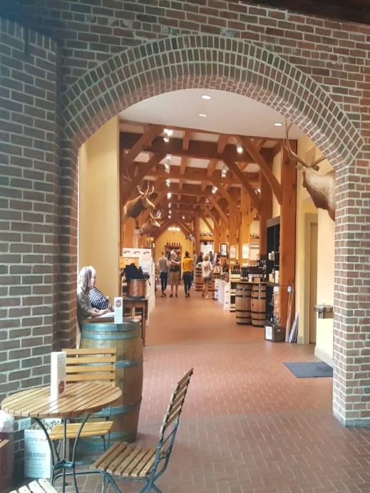 Hermann Wine Trail, winetunnel, tasting