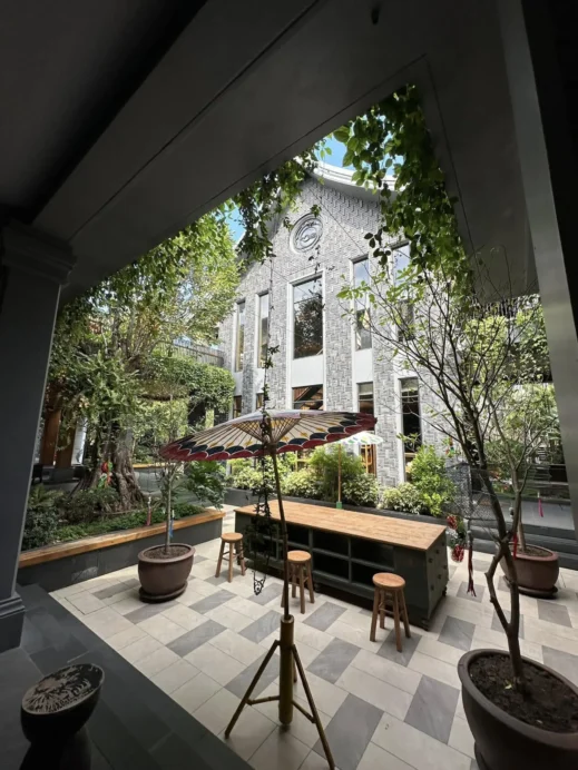 Kalm Cultural Village courtyard