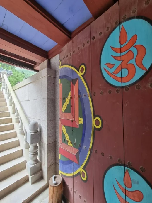 Seoknamsa Temple, Ulsan, temple doors, female monks, Ulsan