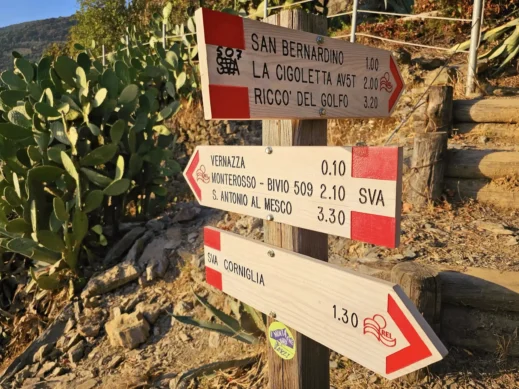 cinque-terre-hiking-trail-sign-vernazza-corniglia-monterosso