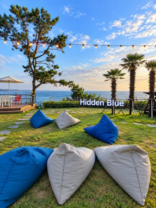 Hidden Blue Cafe, Ulsan, bean bag chairs