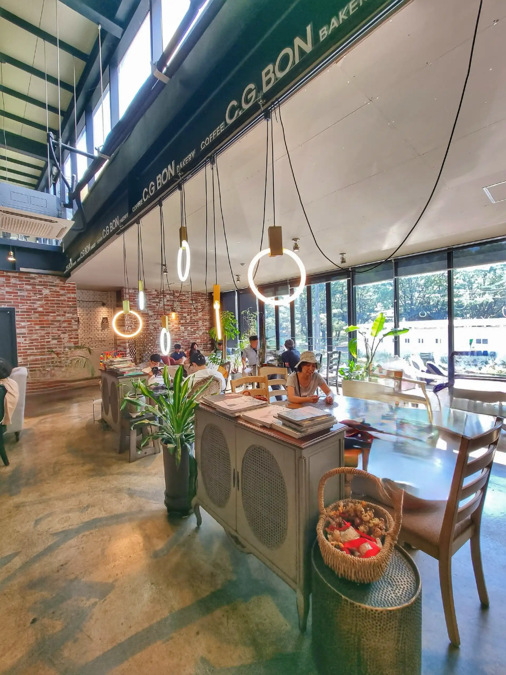 CG Bon Brunch cafe desk