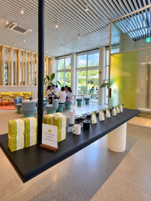 Cafe Pace Popo, Coffee Tasting Display