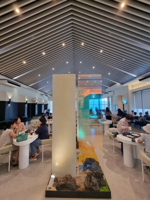 Cafe Pace Popo, recessed lighting