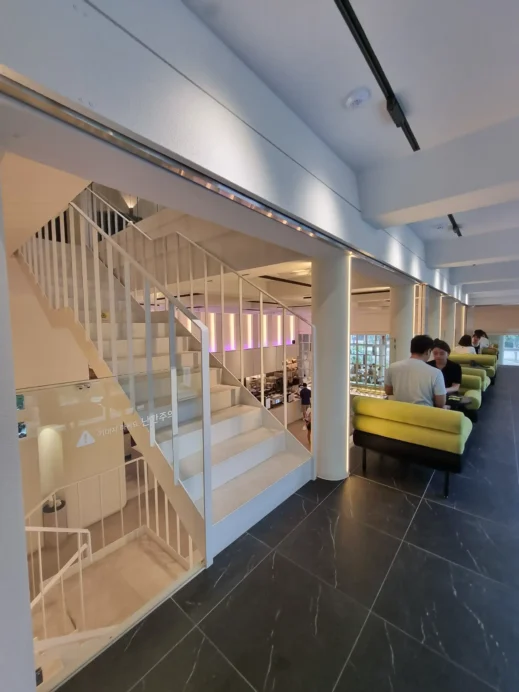 Cafe Pace Popo, stairs
