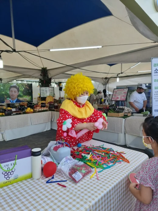 Chimac Festival, balloon animals stall