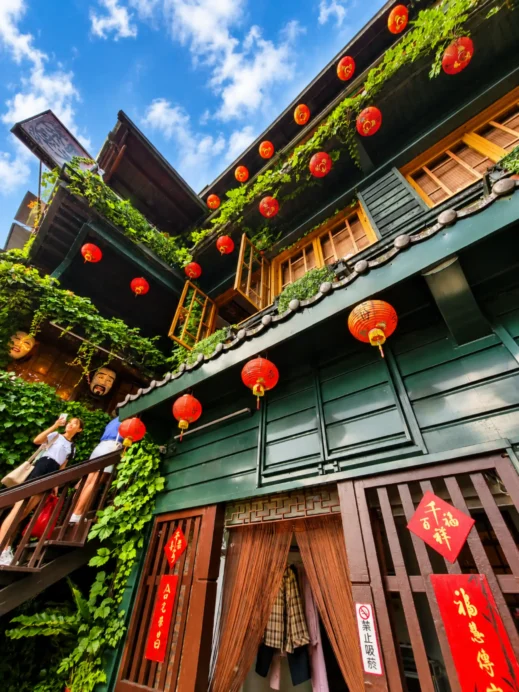 Jiufen, Chinese lanterns