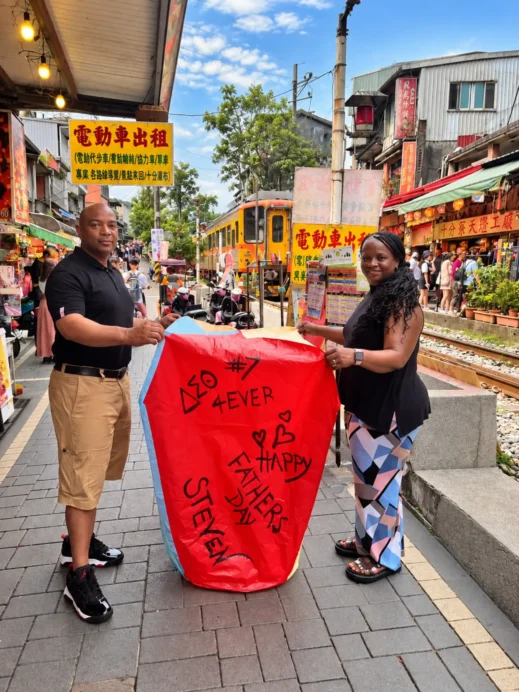 Jiufen, lantern, Steven, Stacey