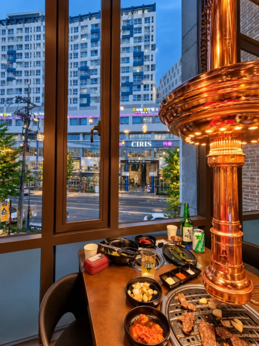Korean BBQ, Suseong Lake, street view