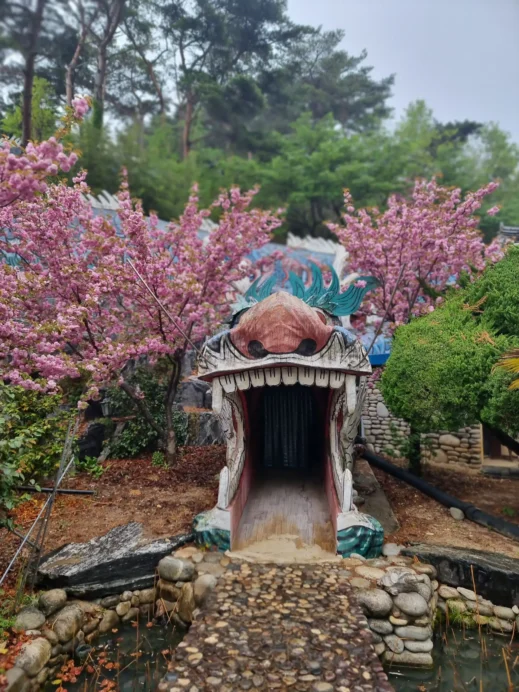 Pohang, Chilpodaewonsa Temple, dragon