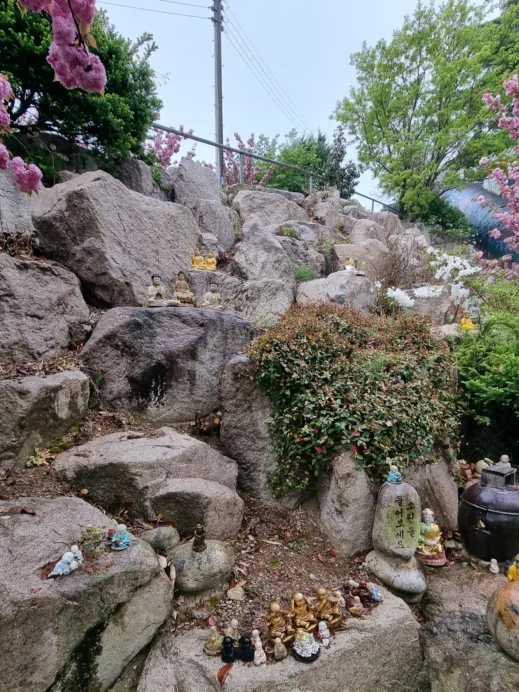 Pohang, Chilpodaewonsa Temple, toys