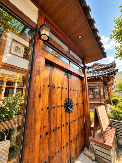 Romance Papa, Hanok Gate