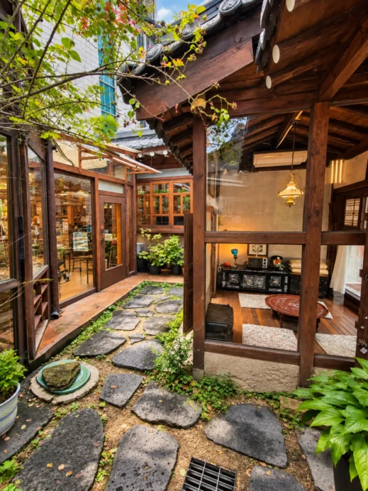 Romance Papa, hanok, courtyard, Daegu